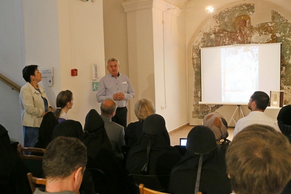 7-Презентация монографии Владимира Дмитриевича Сарабьянова «Спасская церковь Евфросиниевского монастыря в Полоцке».JPG